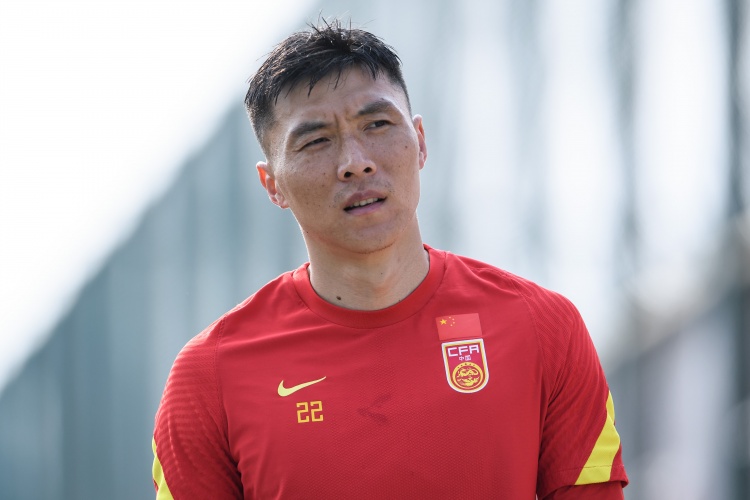 黄博文担任U22国足助理教练,于大宝担任训练员